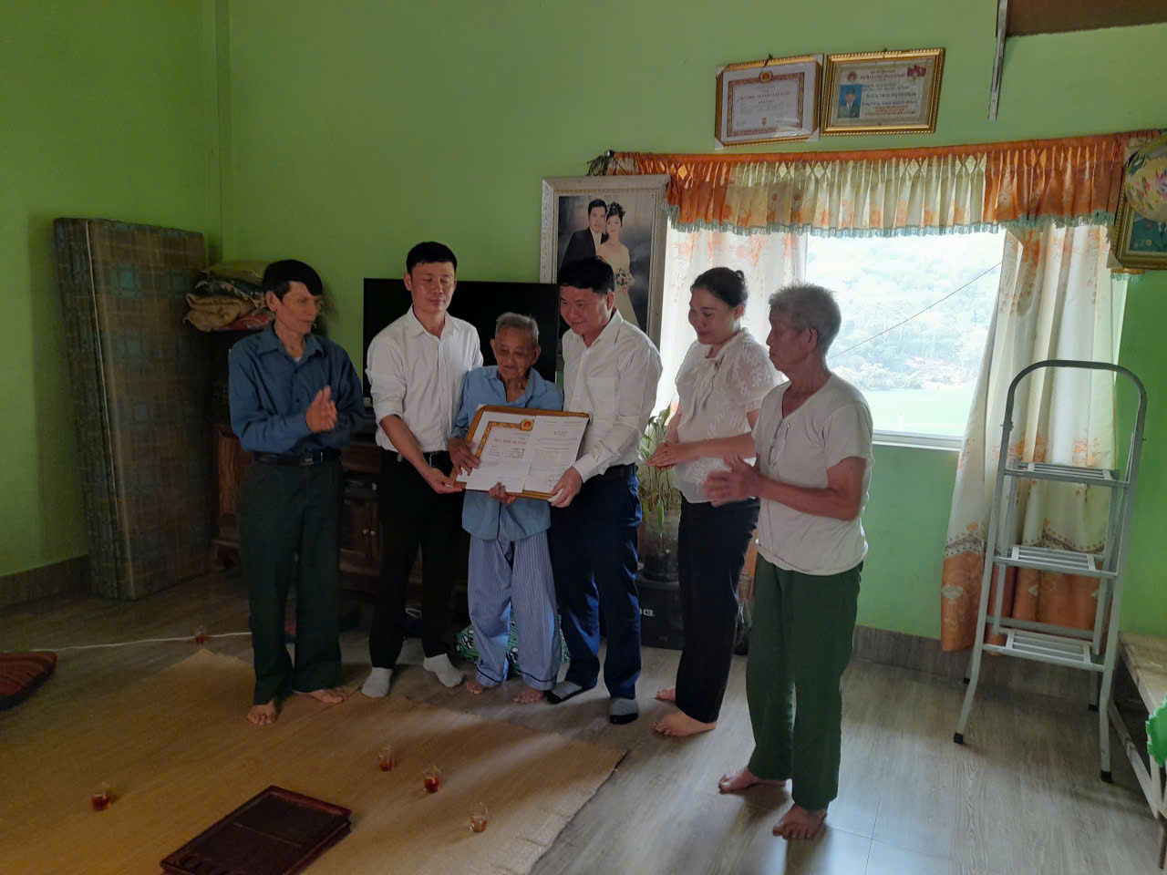 Anh-tin-bai